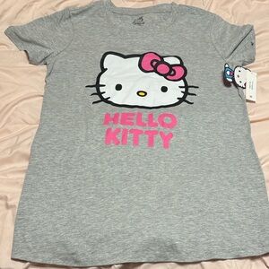 🏷️CLEARANCE🏷️Sanrio Hello Kitty Light Gray Top not stained